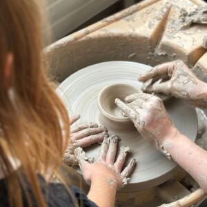 Photo de l'atelier de poterie cours parents & enfants